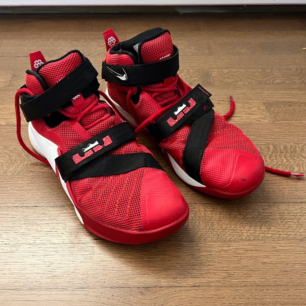 Nike Zoom Soldier VIII PRM Red and Black Sneakers